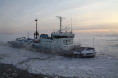 В связи с неблагоприятными условиями закрывается судоходная обстановка на Лене